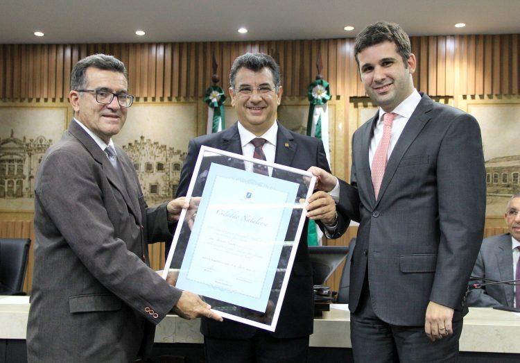 Presidente da Faern recebe Título de Cidadão Natalense da Câmara de Natal