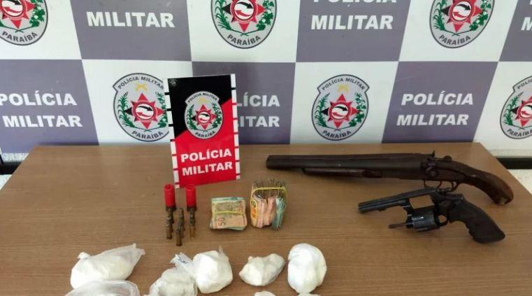Suspeito de atirar contra policiais é preso com armas e drogas