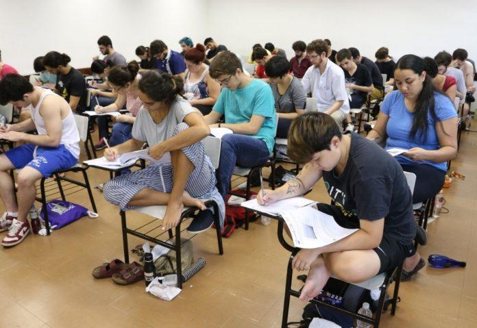 Três prefeituras paraibanas abrem concursos com 351 vagas e salários de até R$ 2,5 mil