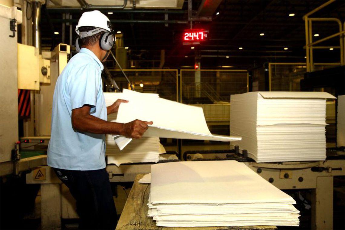 Confiança do empresário da indústria cai 0,7 ponto em maio