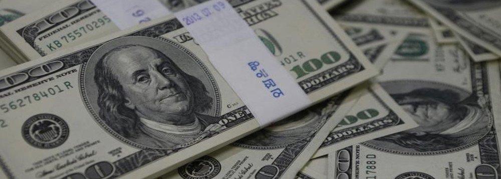 ECONOMIA AFUNDA DE NOVO E DÓLAR ABRE ACIMA R$ 4
