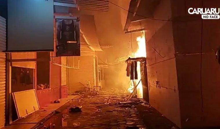 Incêndio destrói várias barracas na Feira da Sulanca, em Caruaru