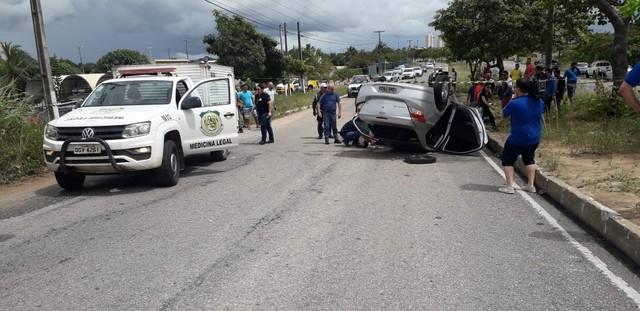 Mulher morre e outras três pessoas ficam feridas em batida de carro em Natal