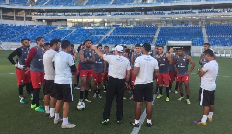 Fernando Tonet faz ajustes no time do Santa Cruz que enfrenta Bragantino do Pará