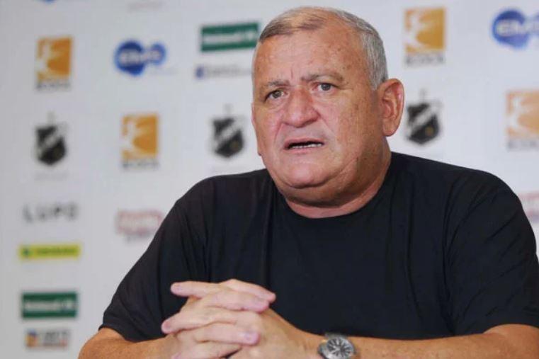 Flávio Anselmo, VP de futebol que negociou goleiro Wellington fala sobre o caso