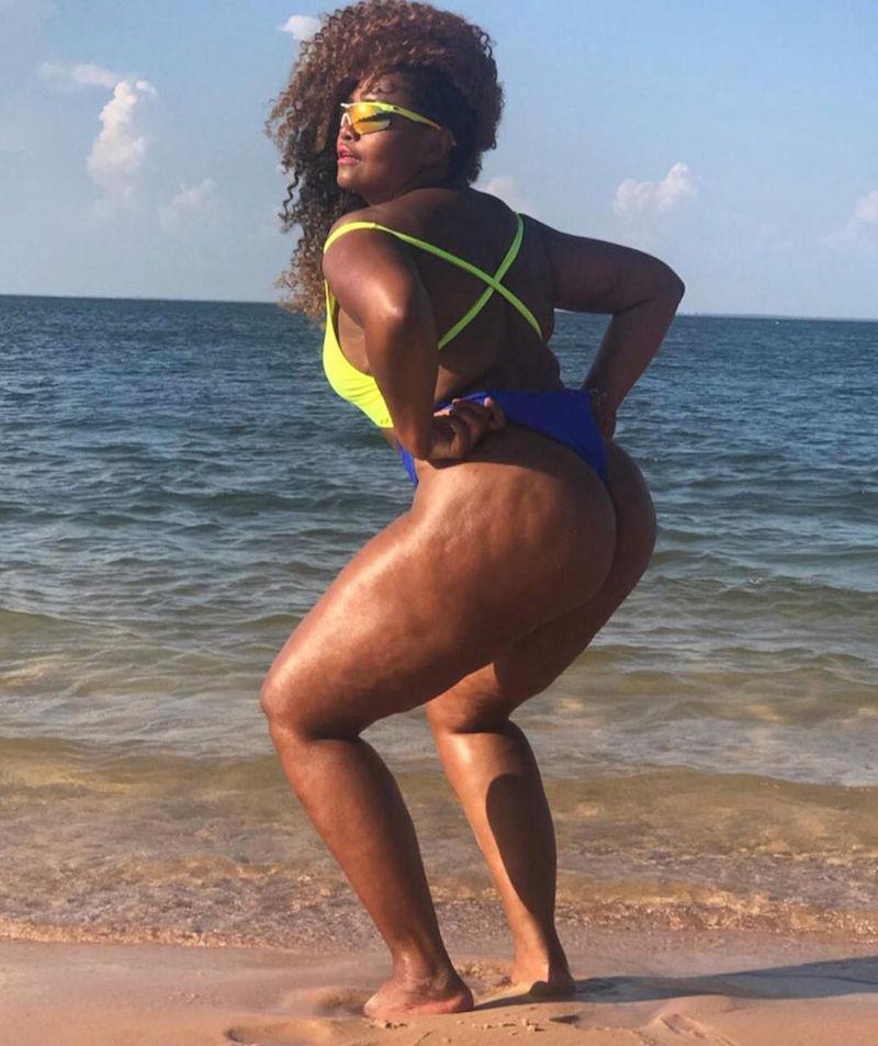 Gaby Amarantos exibe celulites em foto de biquíni: 