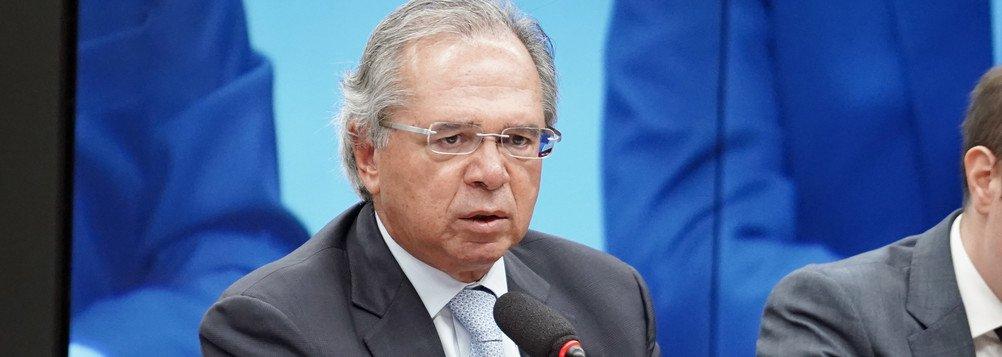 GUEDES ATACA LEIS E É MAIS UM NO GOVERNO A CRITICAR 'PREFERÊNCIA POR EMPOBRECIMENTO'