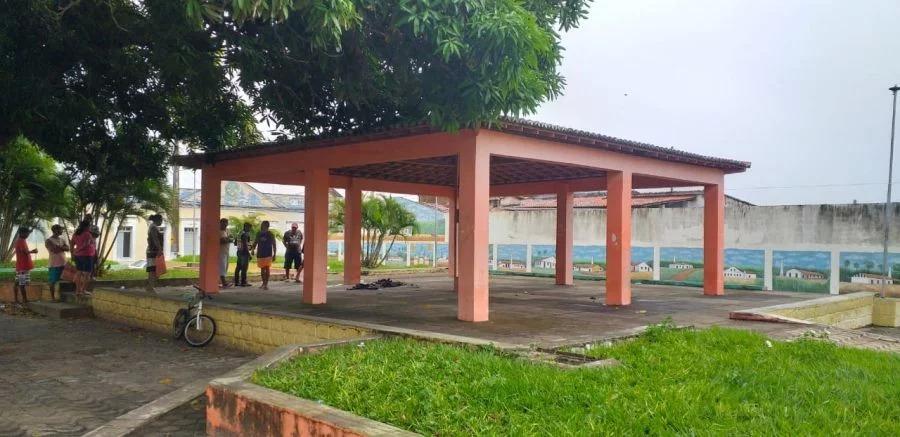 Morador de rua é encontrado carbonizado em praça na Grande Natal