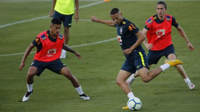 Mutirão em Porto Alegre vacina contra caxumba 64 membros da Seleção