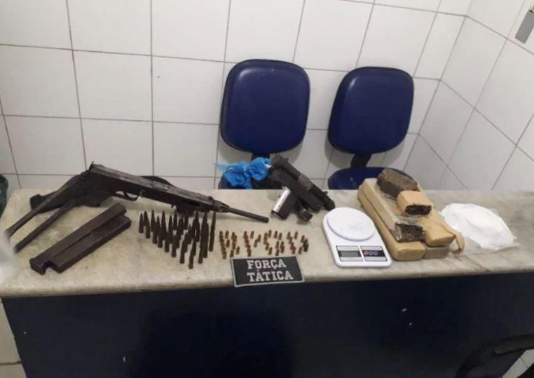 PM apreende metralhadora artesanal e 3,4 kg de maconha