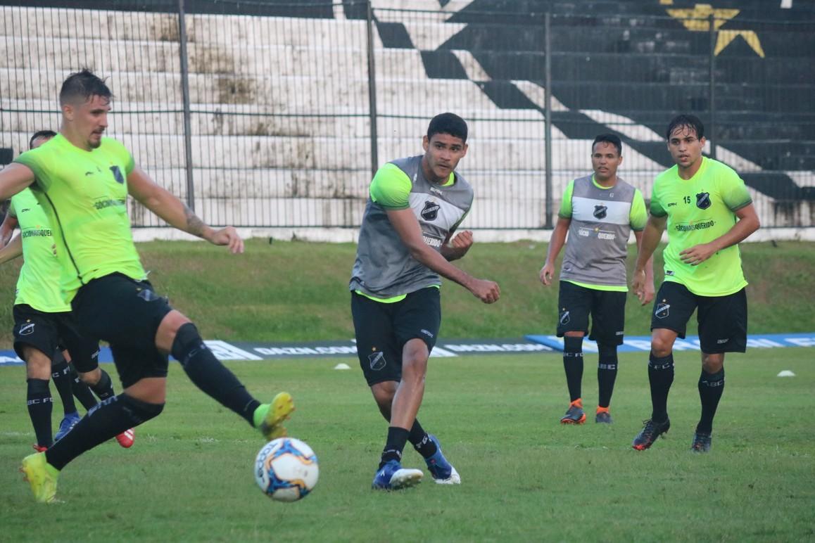 Sampaio Corrêa x ABC: Alvinegro relaciona 20 jogadores para confronto em São Luís