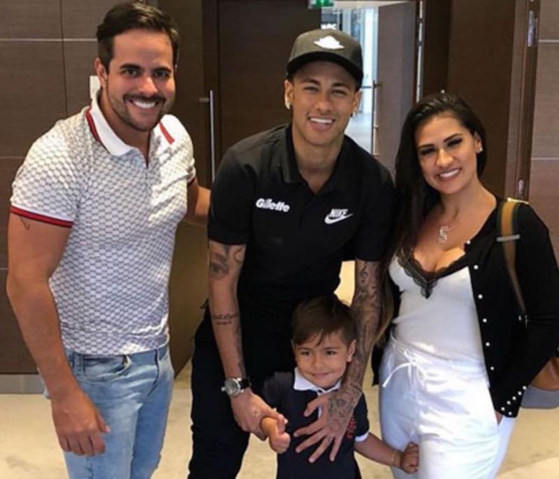 Simone, da dupla com Simaria, posta foto com Neymar: 
