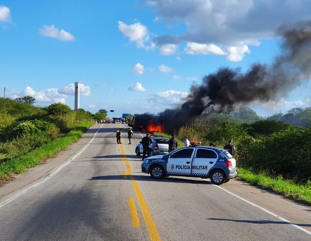 Carro-forte é explodido por criminosos na BR 226 no interior do RN