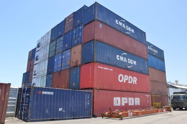 Exportação brasileira recua devido a queda de comércio com EUA
