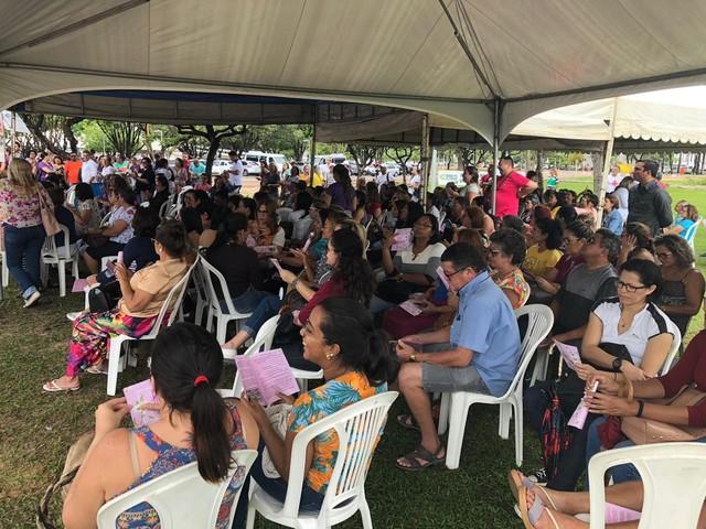 Servidores da Saúde paralisam trabalho e fazem protesto em frente à Governadoria do RN