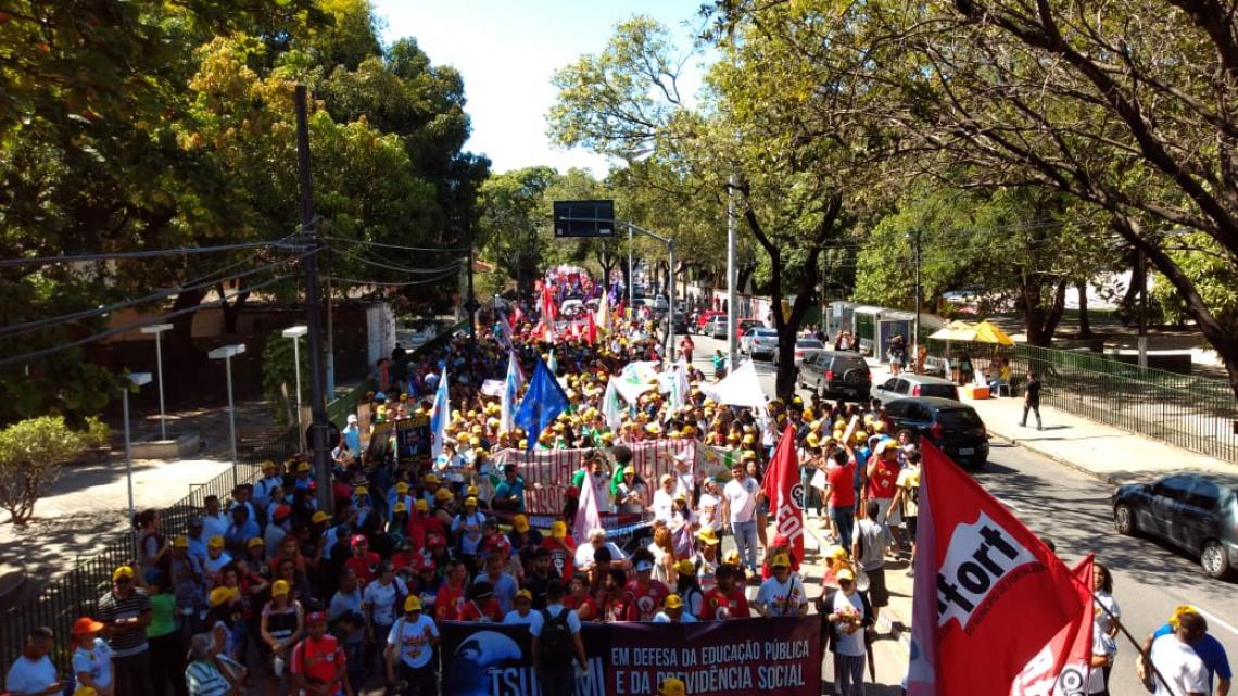 Ato contra cortes na Educação ocorre na manhã desta terça-feira em Fortaleza