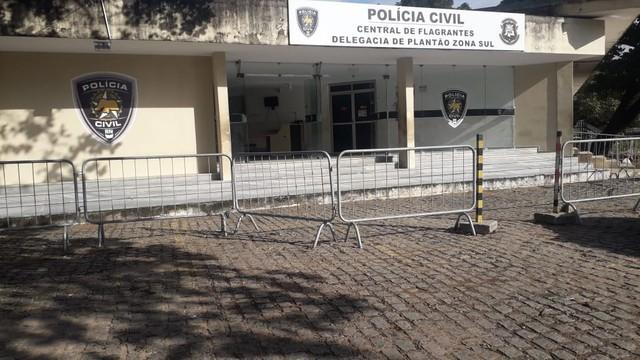 Bandidos assaltam turistas de Goiás a caminho do aeroporto de Natal e fazem taxista refém