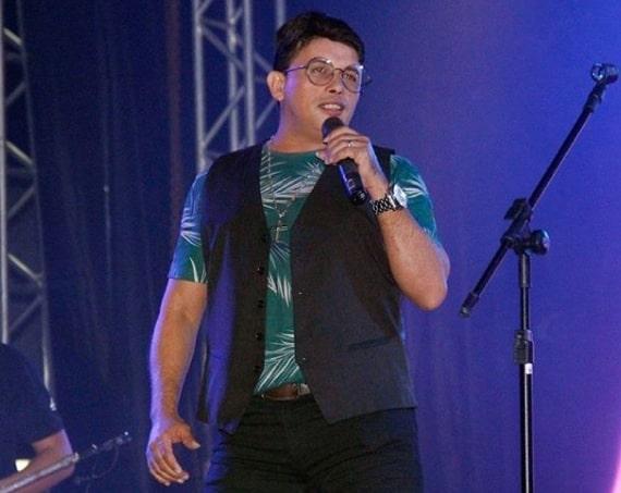 Cantor famoso no Nordeste é preso após denúncia de agressão contra a esposa no MA