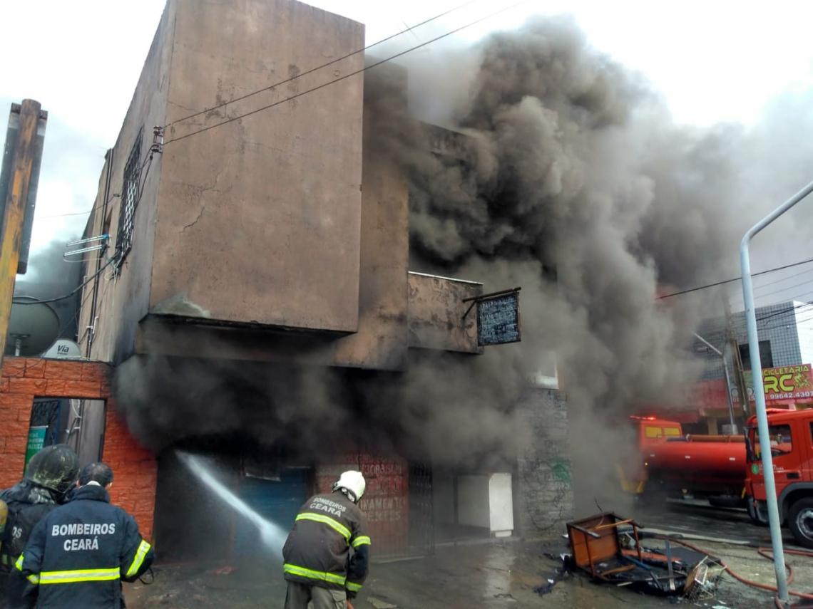 Incêndio atinge loja de eletrônicos no bairro Mucuripe