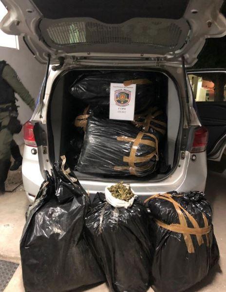 Mais de 140 kg de maconha são apreendidos após acidente no Sertão