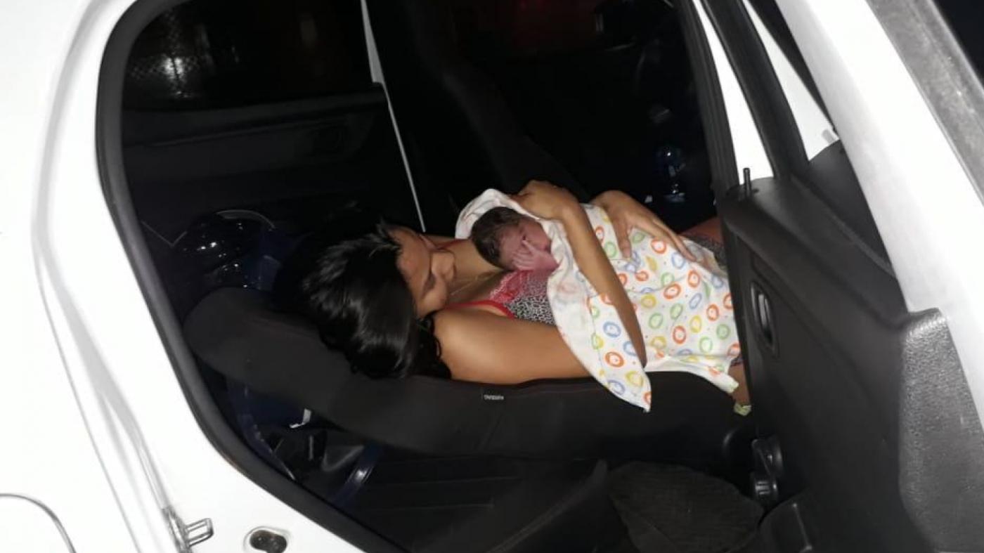 Mulher dá à luz um bebê dentro de carro de aplicativo no Bairro Montese