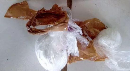 Mulher tenta entrar em presídio com cocaína no coque do cabelo