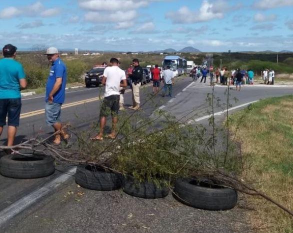 Promessa de reunião faz grupo liberar trechos de rodovias