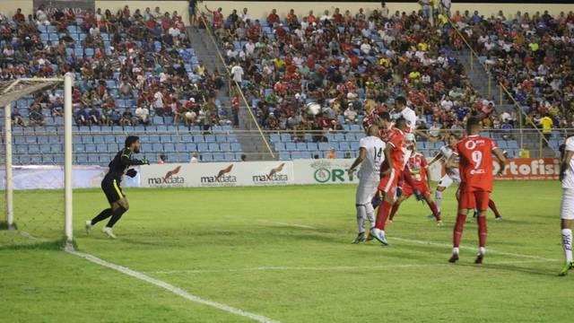 Rayllan sai do banco, marca e Imperatriz vence o ABC no Frei Epifânio