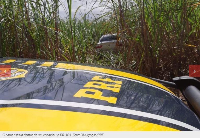 Veículo furtado em João Pessoa é encontrado dentro de canavial