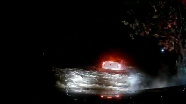 Vídeo mostra perseguição e momento em que carro com mais de 160 kg de maconha cai em lagoa na Grande Natal