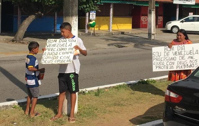 Associação busca moradia para venezuelanos indígenas que pedem dinheiro nas ruas de Natal