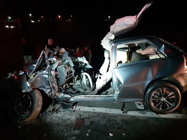 Colisão entre ônibus e carro deixa motorista morto e passageiro gravemente ferido na BR-222, no Ceará