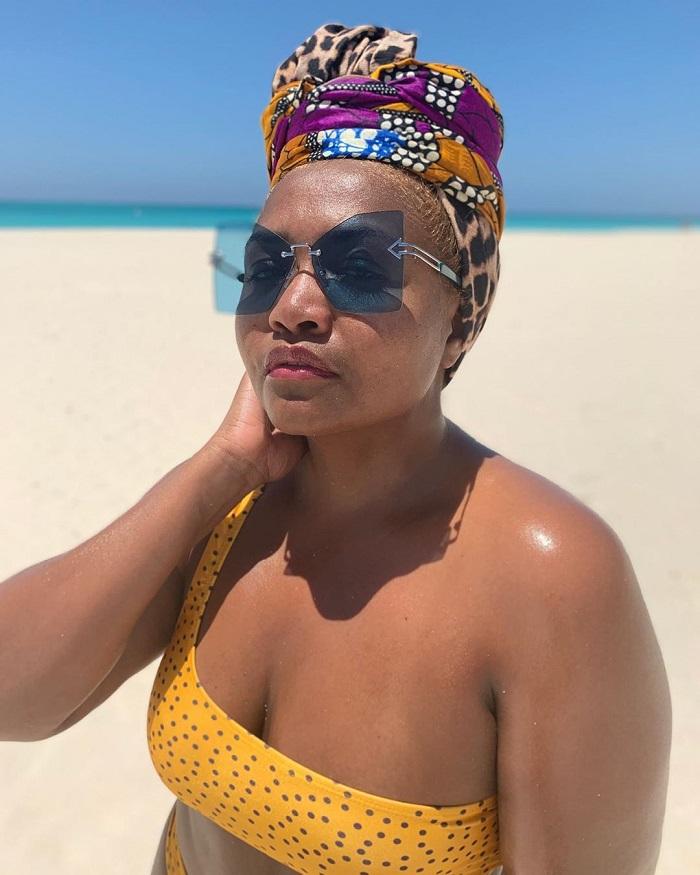 De biquíni, Gaby Amarantos exibe corpo natural e diz: 