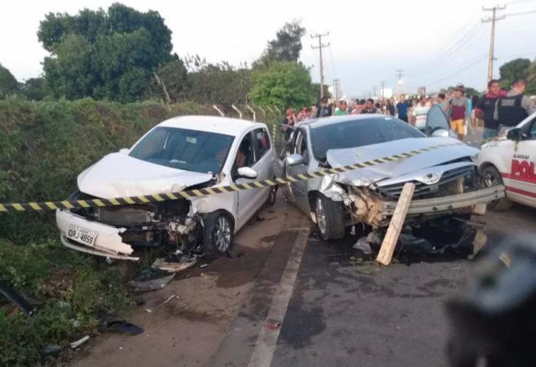 Fuga de blitz termina em acidente com dois mortos e 10 feridos