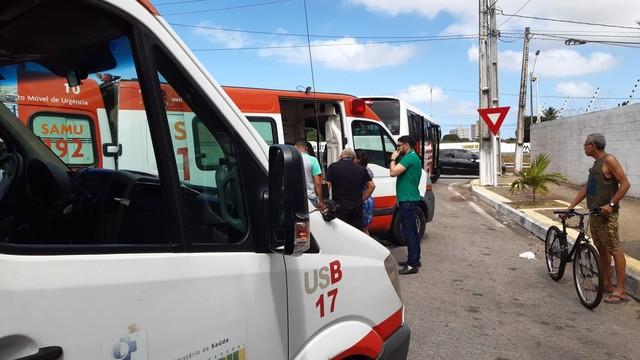 Micro-ônibus colidem na Zona Sul de Natal e acidente deixa feridos
