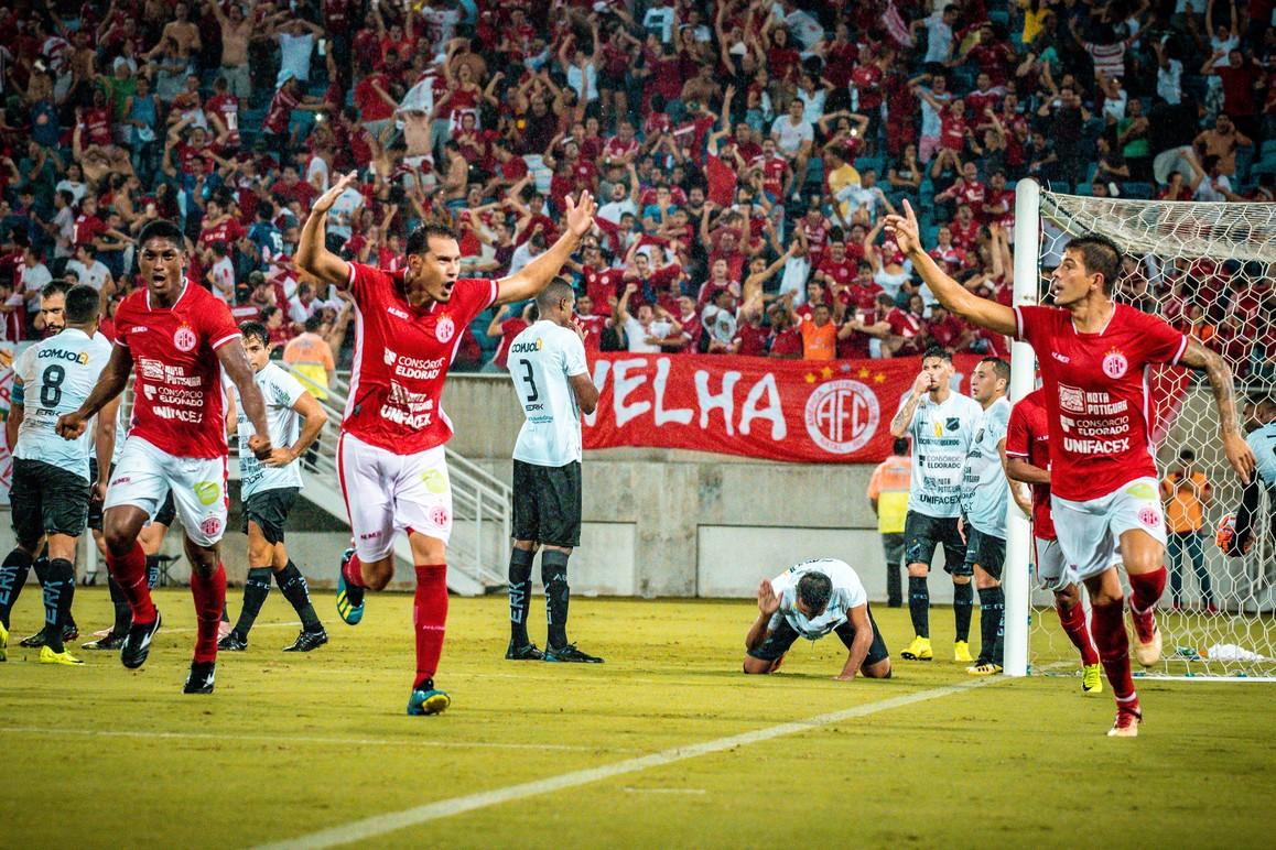 Aos 35 anos, zagueiro Alison anuncia aposentadoria dos gramados