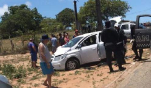 Bandidos em fuga batem em buggy e morrem em confronto