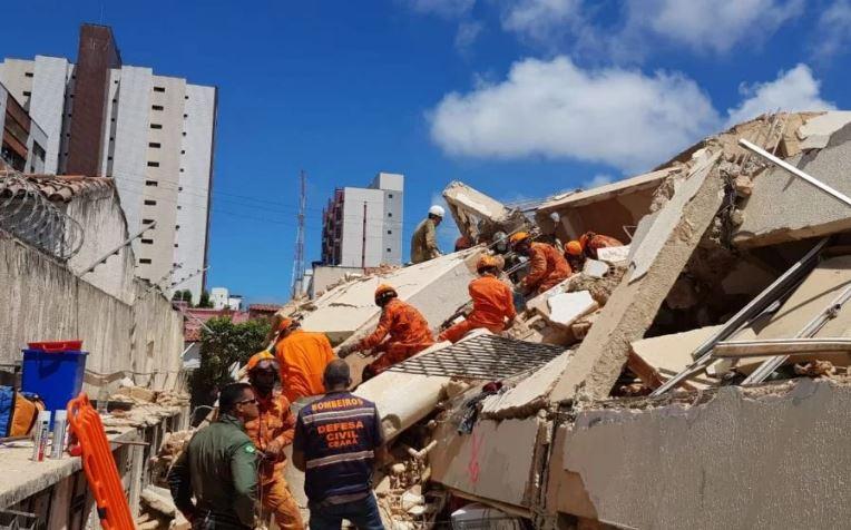 Sobe para dois número de mortos em desabamento de prédio
