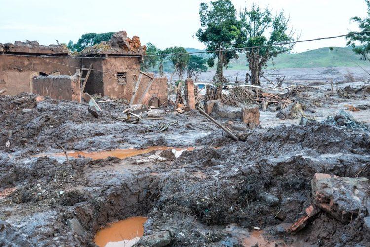 Atingidos em Mariana pensam no futuro e exigem casas prontas em 2020