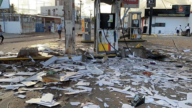 Criminosos explodem cofre e posto de combustíveis fica destruído, na PB