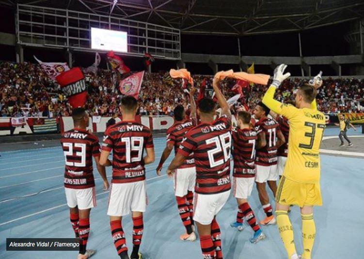Flamengo sofre, mas bate Botafogo e mantém 8 pontos de vantagem para o Palmeiras