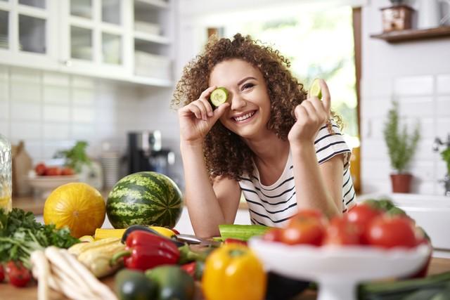 Receitas veganas caseiras: aprenda a fazer molho bolonhesa sem carne e fritada sem ovo