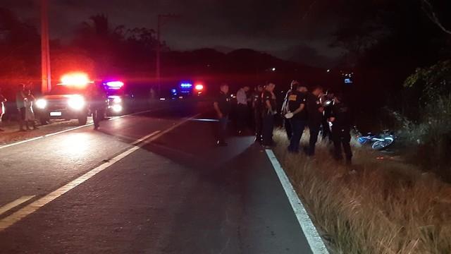 Corpo de motociclista é encontrado com marca de tiro na BR-226 na Grande Natal
