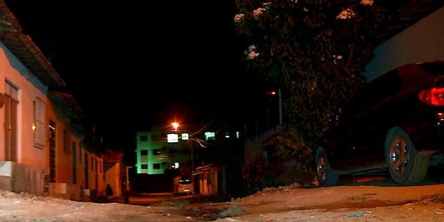 Criminosos armados fazem arrastão e roubam celulares de mulheres na Zona Norte de Natal