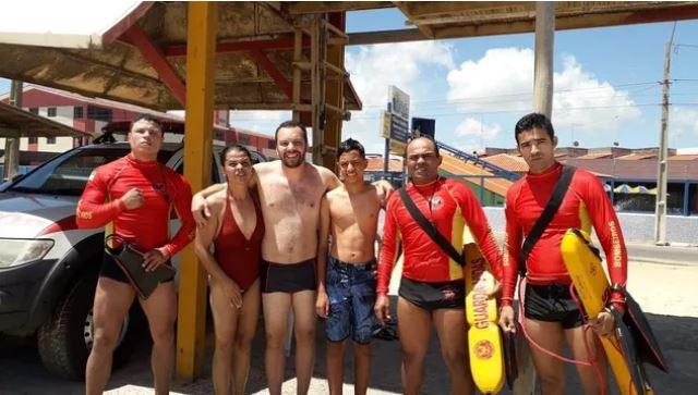 Família de turistas brasilienses é resgatada de afogamento por bombeiros em praia da Grande Natal