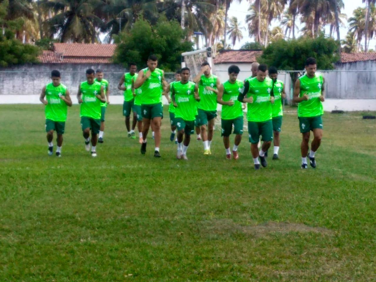 PALMEIRA DE GOIANINHA FEZ APRESENTAÇÃO DO NOVO PLANTEL NO ESTÁDIO 