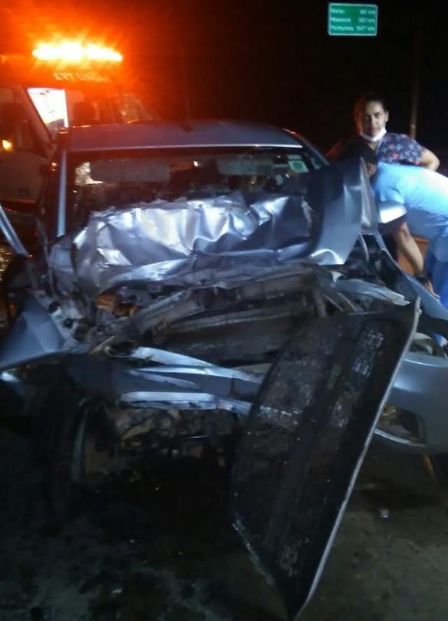Homem morre ao bater carro na traseira de caminhão na BR-101 no sul do RN