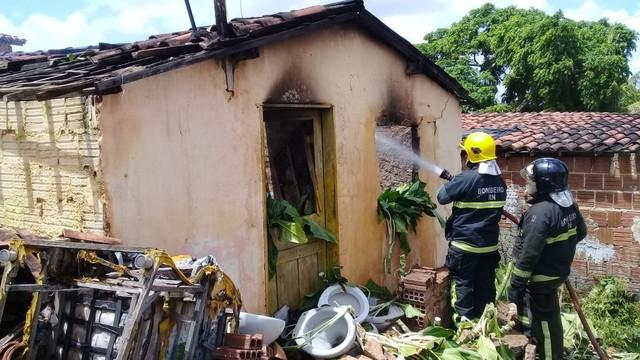 Incêndio atinge casa na Grande Natal