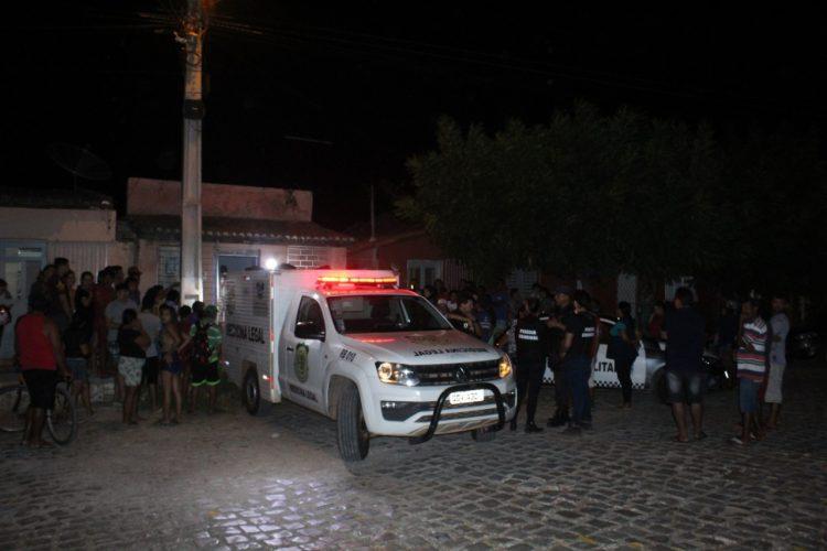 Jovem de 19 anos é morto a tiros na frente da casa do avô em Mossoró