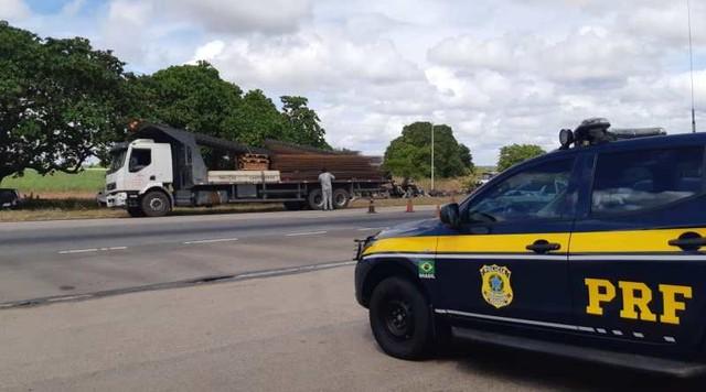 PRF apreende 7 caminhões e emite mais de 400 autos de infração durante operação na Grande Natal